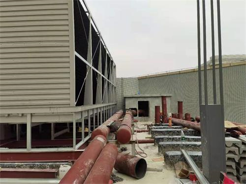 橫流閉式冷卻塔和逆流閉式冷卻塔的區(qū)別在哪里？(閉式冷卻塔工作原理)