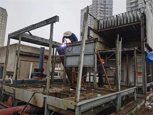 解讀橫流式冷卻塔與逆流式冷卻塔的優(yōu)點(diǎn)與缺點(diǎn),閉式橫流式冷卻塔