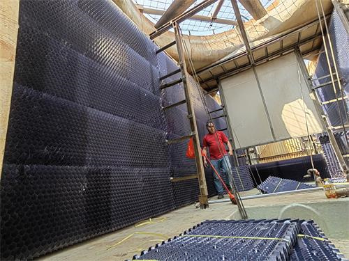 閉式冷卻塔選型是偏大點(diǎn)好還是偏小點(diǎn)好呢？(閉式冷卻塔原理)